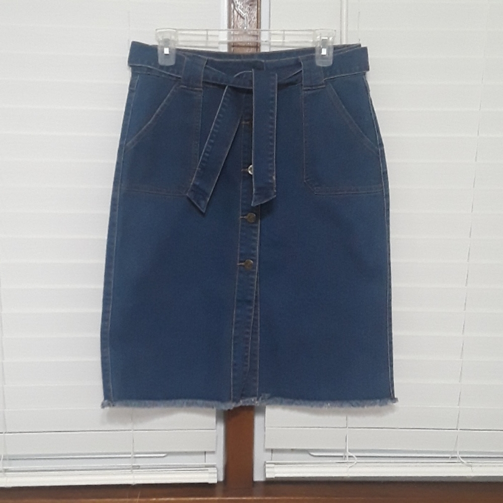 Denim button down fray hem skirt sz 8